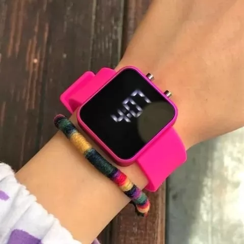 Silikon Kordon Renkli Dijital Göstergeli Kol Saati